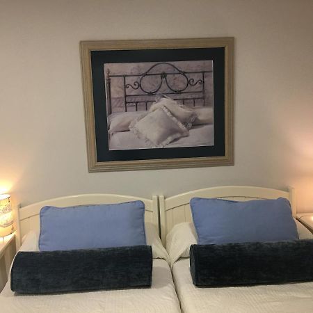 אלאריס Hostal Restaurante Alarico מראה חיצוני תמונה