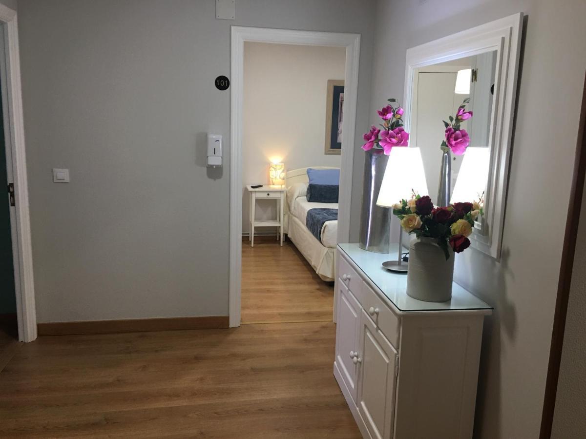 אלאריס Hostal Restaurante Alarico מראה חיצוני תמונה