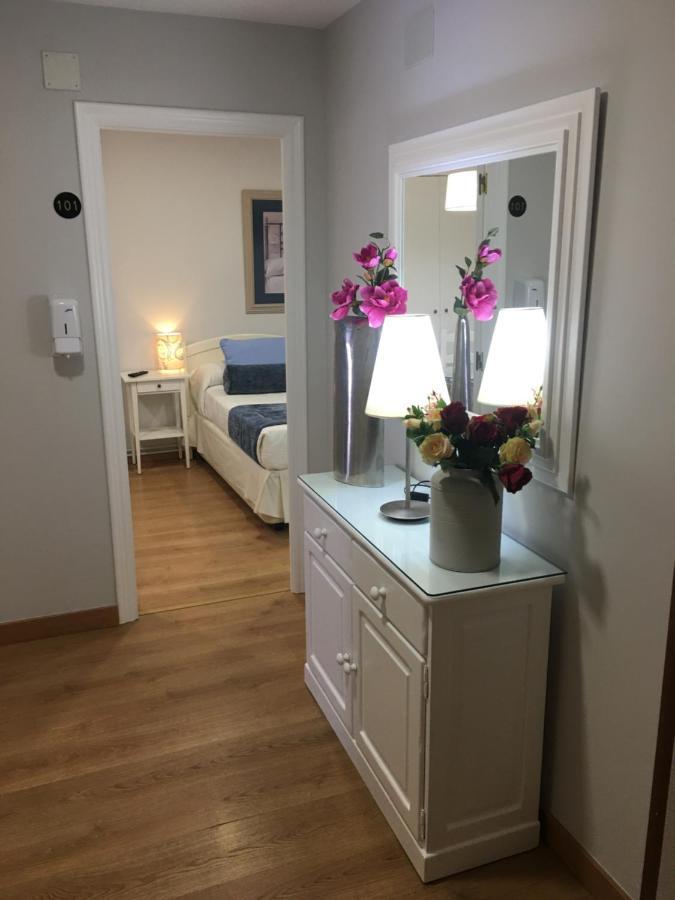 אלאריס Hostal Restaurante Alarico מראה חיצוני תמונה