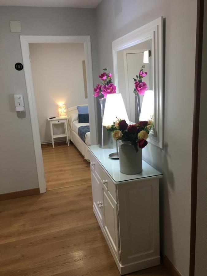אלאריס Hostal Restaurante Alarico מראה חיצוני תמונה