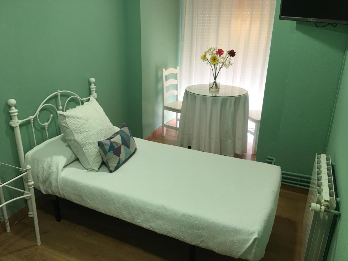 אלאריס Hostal Restaurante Alarico מראה חיצוני תמונה