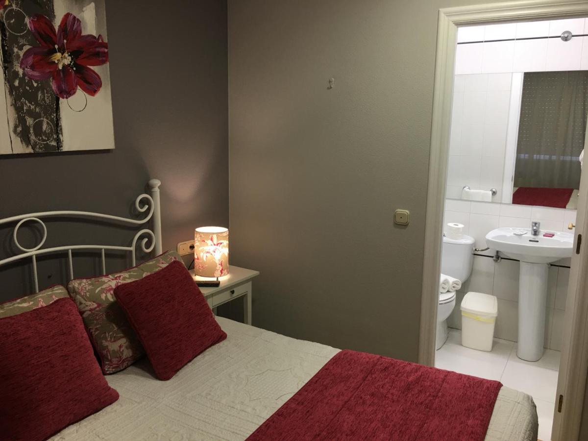 אלאריס Hostal Restaurante Alarico מראה חיצוני תמונה