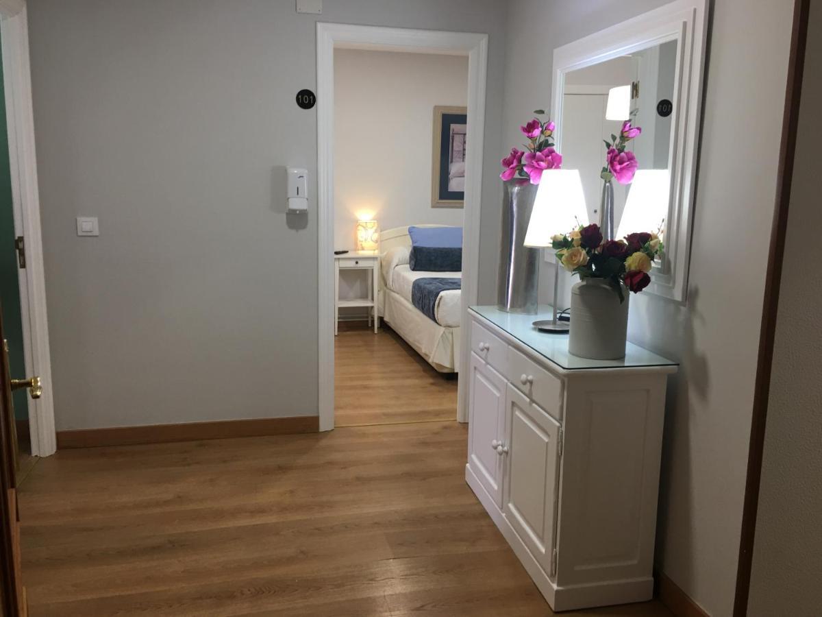 אלאריס Hostal Restaurante Alarico מראה חיצוני תמונה