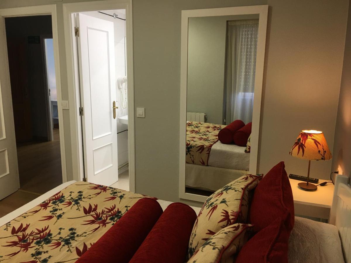 אלאריס Hostal Restaurante Alarico מראה חיצוני תמונה