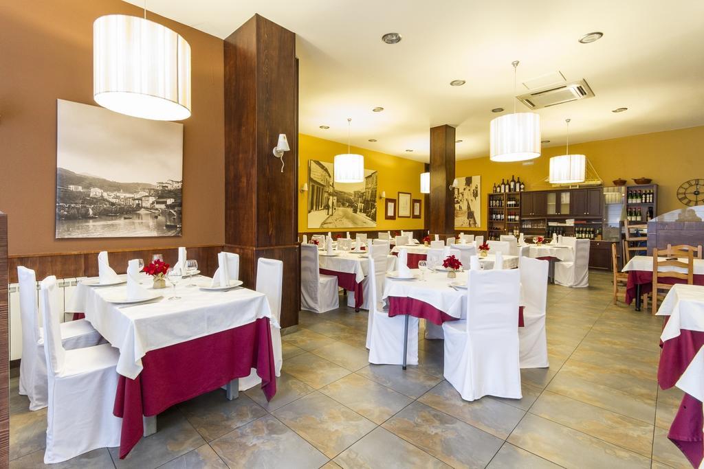 אלאריס Hostal Restaurante Alarico מראה חיצוני תמונה